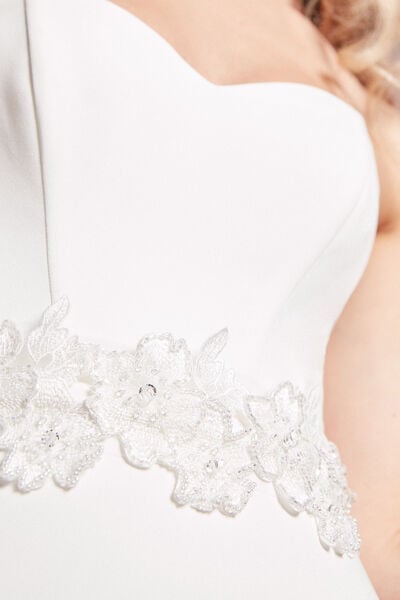 Belt with embroidery