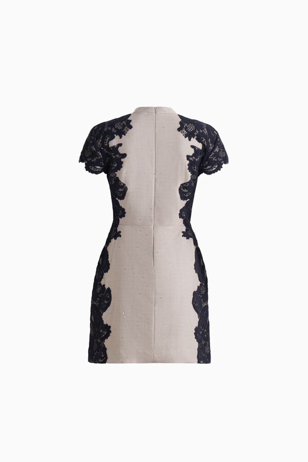 Vestido curto com aplica&ccedil;&otilde;es de renda