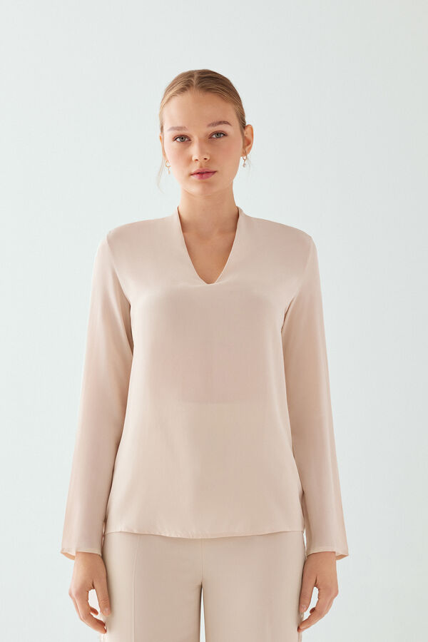 V-neck shirt