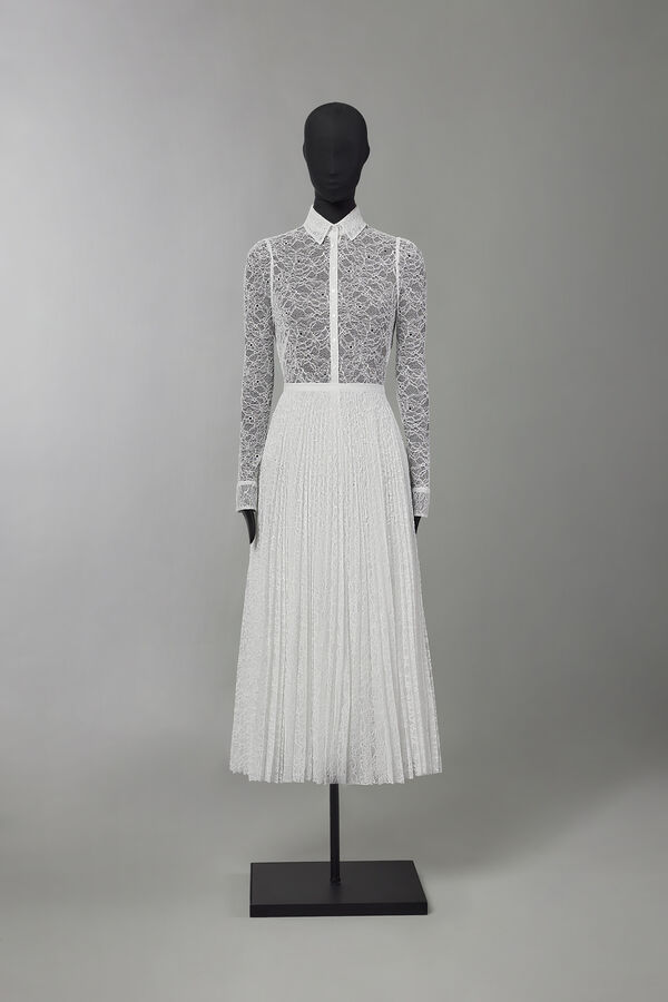 Pliss&eacute; skirt in lace