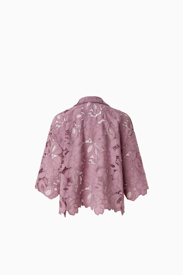 Camisa cropped em macram&ecirc;