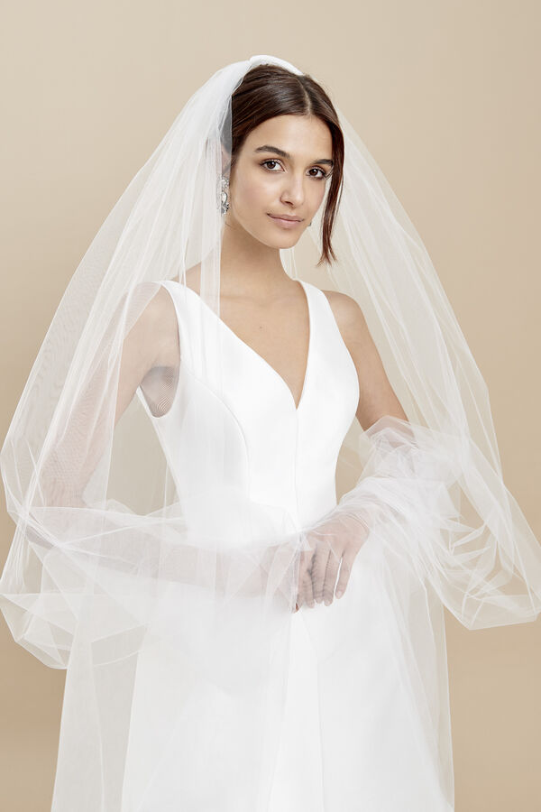 Voile en tulle, avec fronces à la surjeteuse