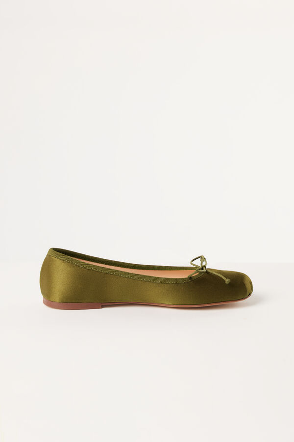 Ballerina aus Satin