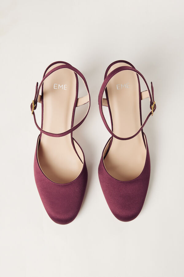 Satin shoe
