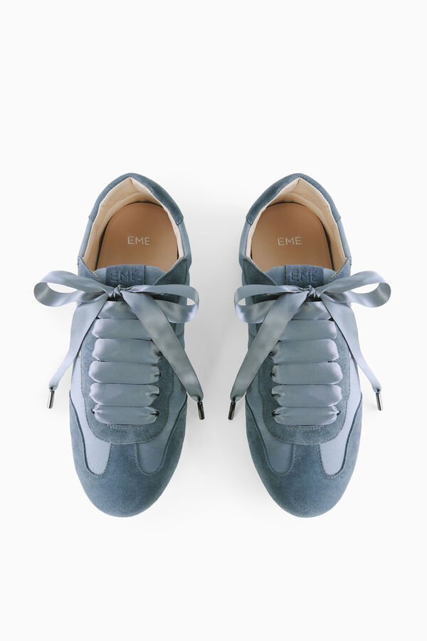 Satin- und Wildledersneaker