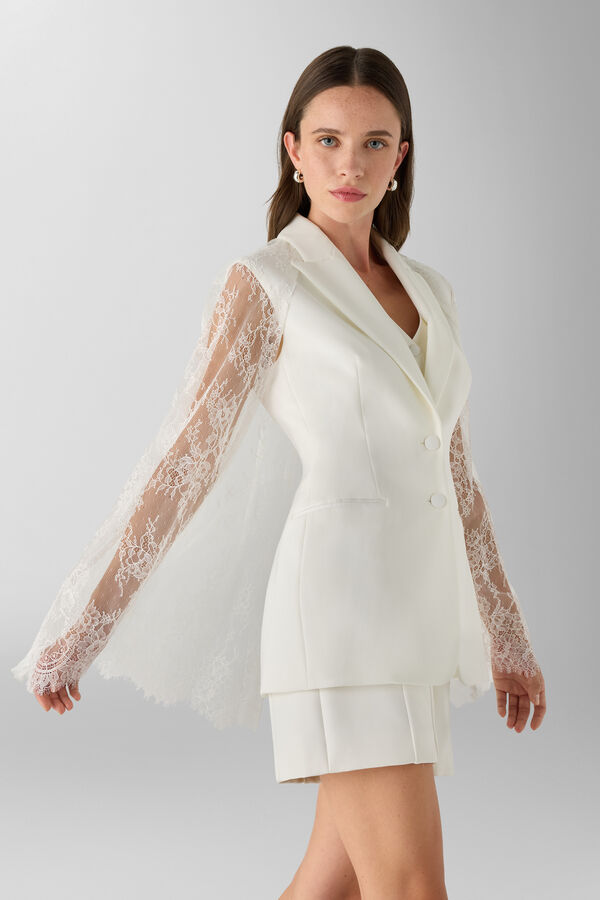 Chaqueta capa de encaje