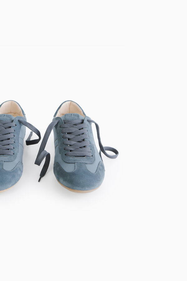 Baskets en satin et daim