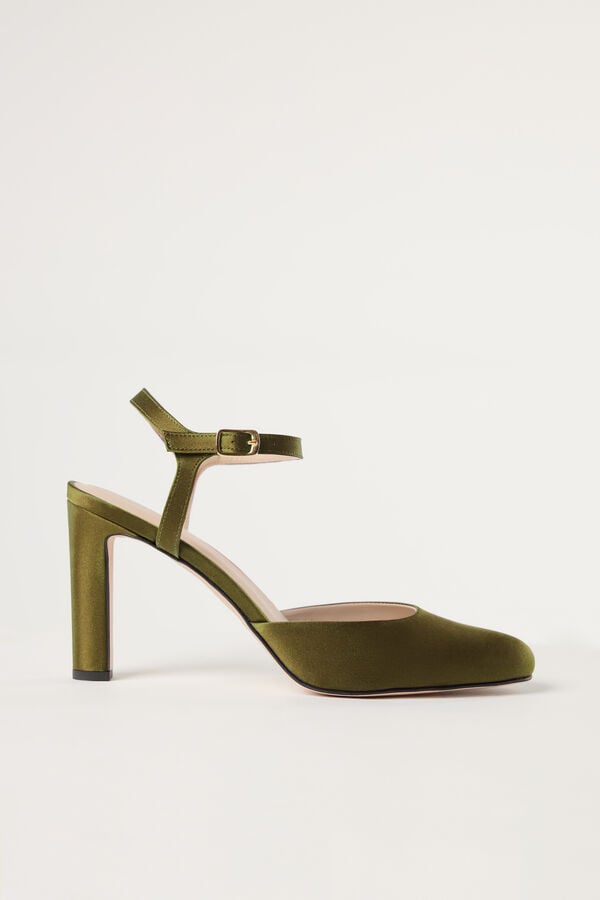 Satin shoe