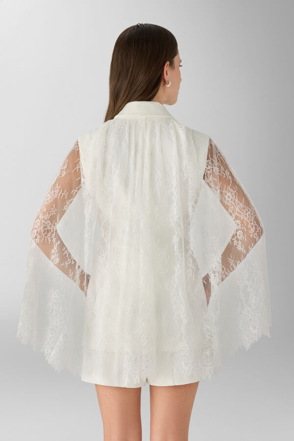 Chaqueta capa de encaje