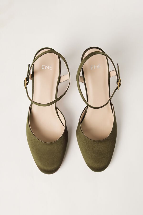 Satin shoe