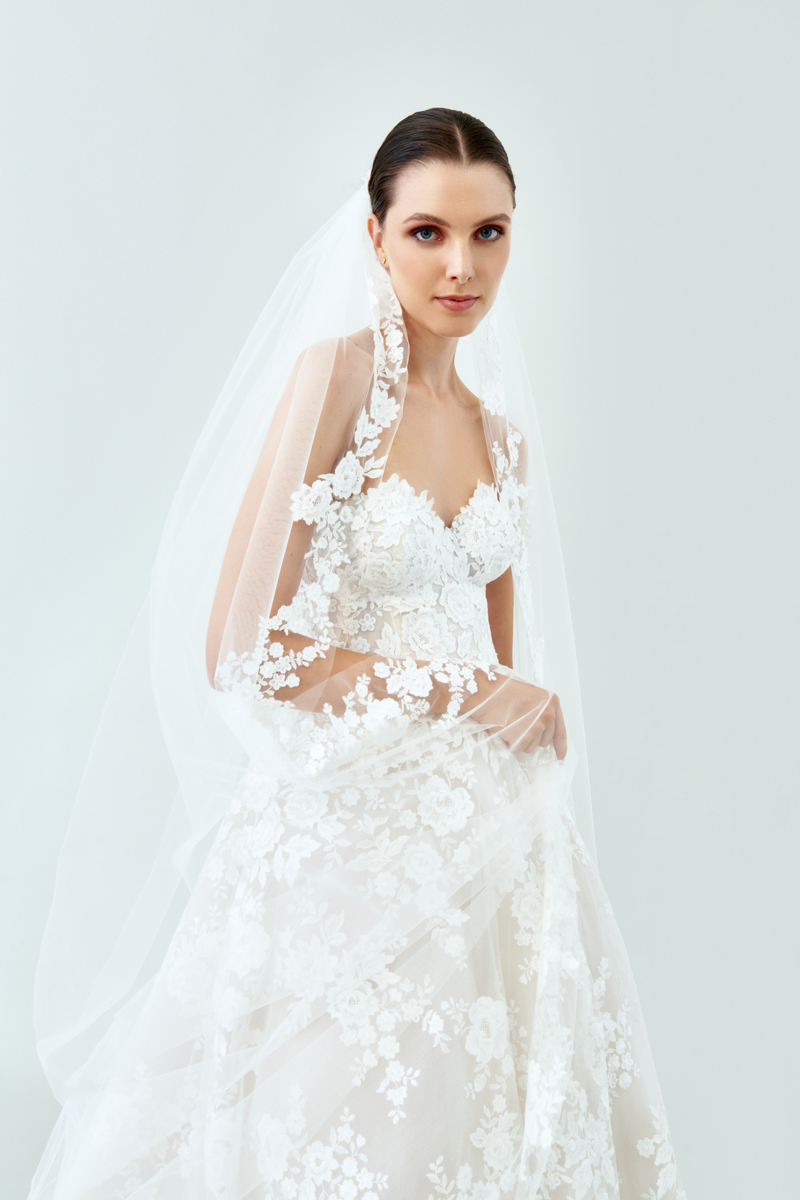 Atelier Emé Velo Da Sposa Ricamato A Mano Velo In Tulle Ricamato - Main Image